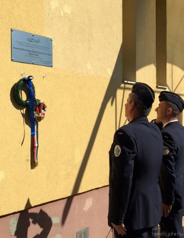 Emléktábla avatás 13